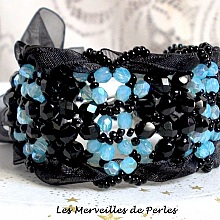 Bracelet Prestige avec des facettes noires et bleu et un ruban organza